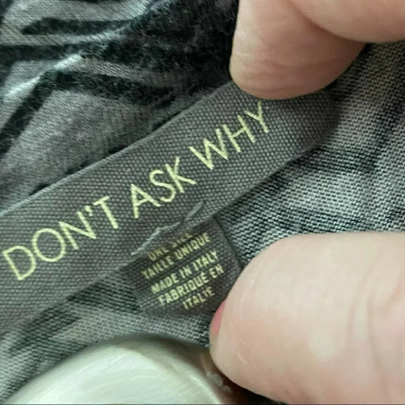 AEO black gray‎ print crop top - Picture 2 of 5